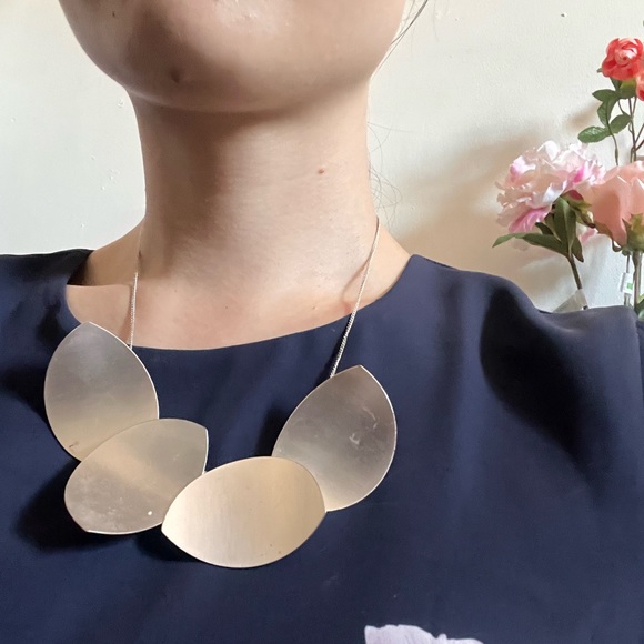 Etereo Metallic Necklace - Picture 4 of 4